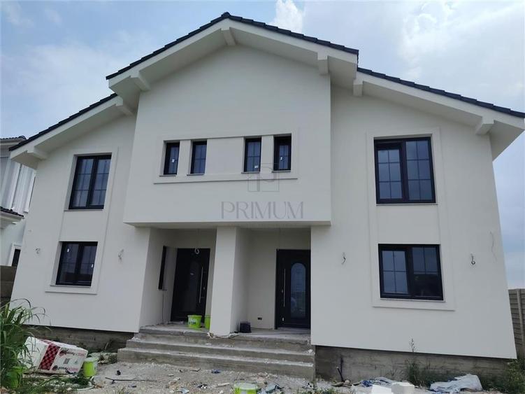 Duplex cu 5 camere cu Canalizare în Moșnița Nouă