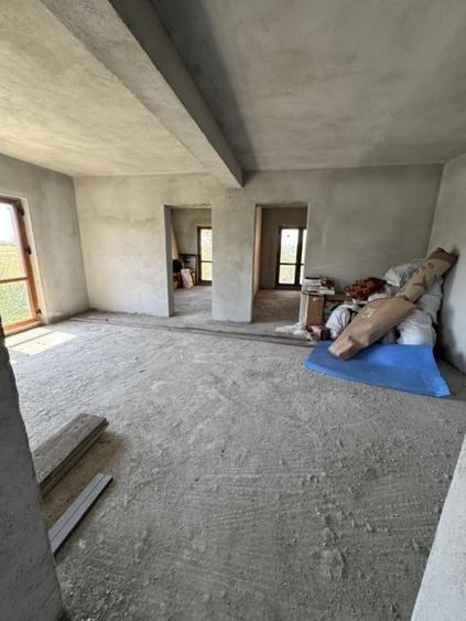 Casă individuală cu 7 camere cu Teren 2274 Mp în Târgșoru Vechi