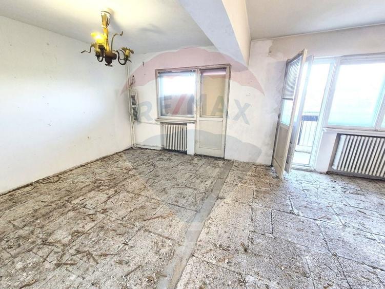 Apartament cu 4 camere decomandat în P-ța Unirii