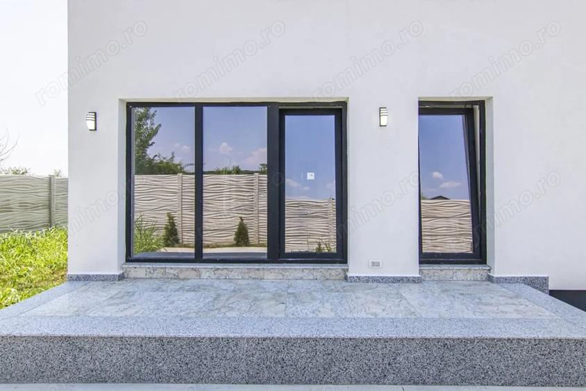 Casă cu 7 camere cu Teren 370 Mp în Ferme