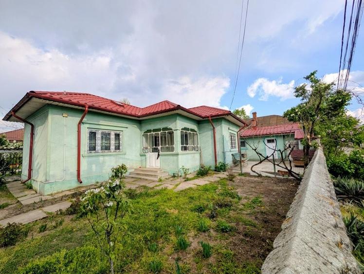 Casa 3 camere + Anexa, curte 300 mp - 2