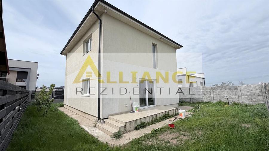 Casă individuală cu 4 camere cu Canalizare în Berceni