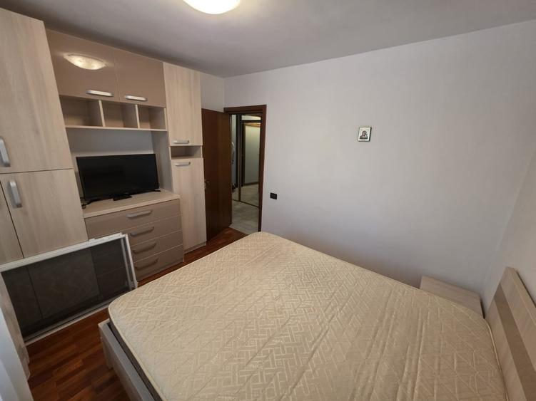 Apartament cu 4 camere decomandat în Fundeni