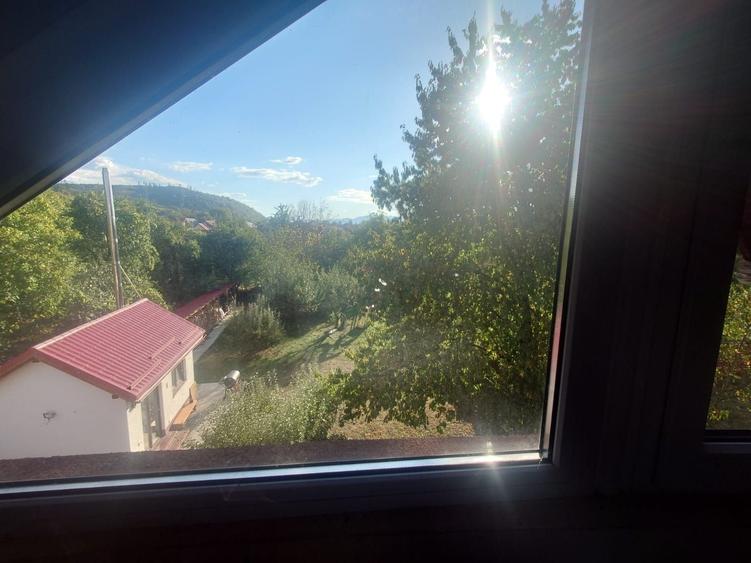Casă cu 6 camere cu Teren 1000 Mp în Cristian