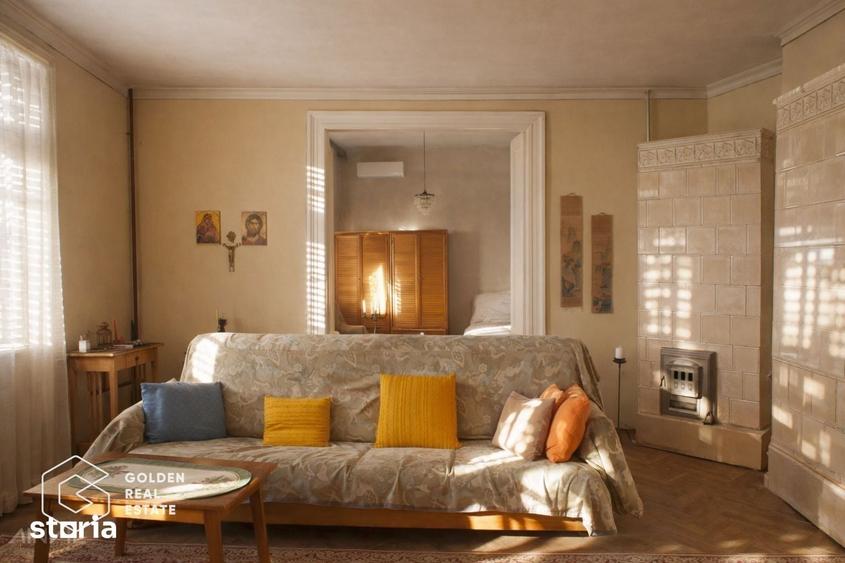 Apartament cu 3 camere semidecomandat în Pârneava