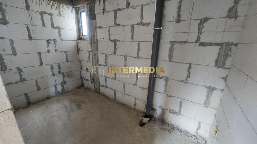 Apartament cu 3 camere decomandat în Cetate
