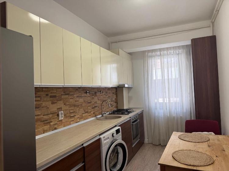 Apartament cu 2 camere decomandat, mobilat în Dămăroaia
