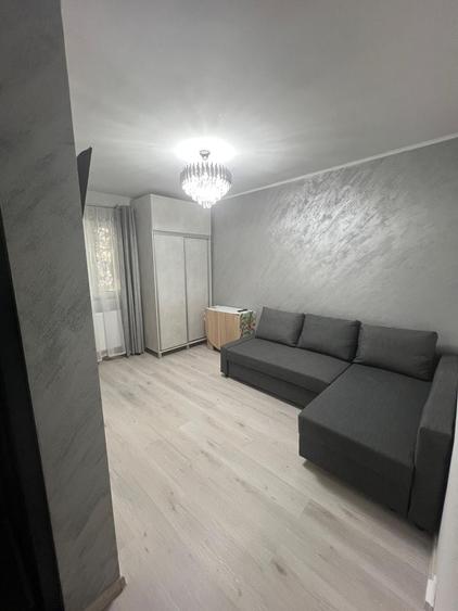 Garsonieră decomandată în Titan