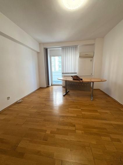 Apartament cu 3 camere în Decebal