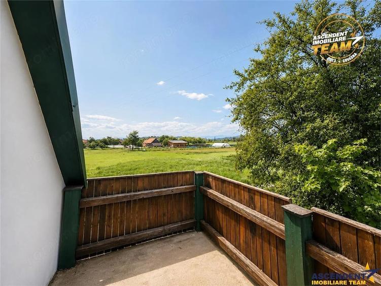 Casă cu Teren 2200 Mp în Băcel