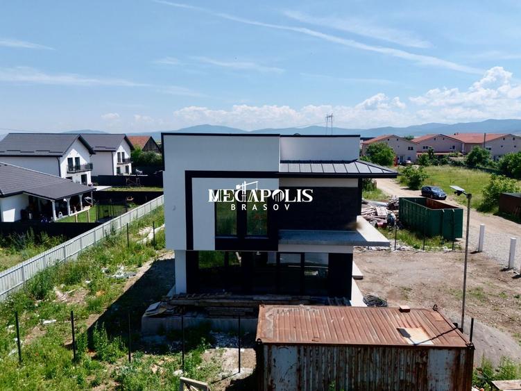 Casă individuală cu 5 camere cu Canalizare în Tărlungeni