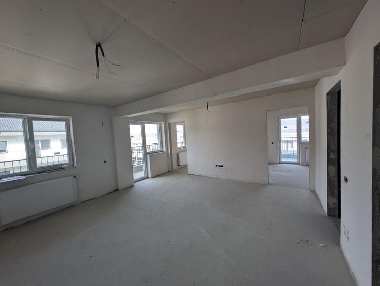Apartament cu 3 camere semidecomandat în Central