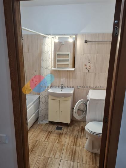 Apartament cu 3 camere semidecomandat în Dâmbul Rotund