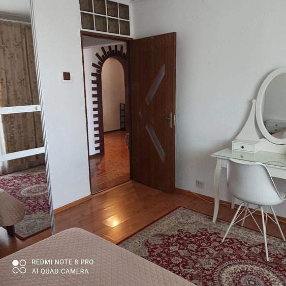 Apartament cu 3 camere decomandat, mobilat în Vitan