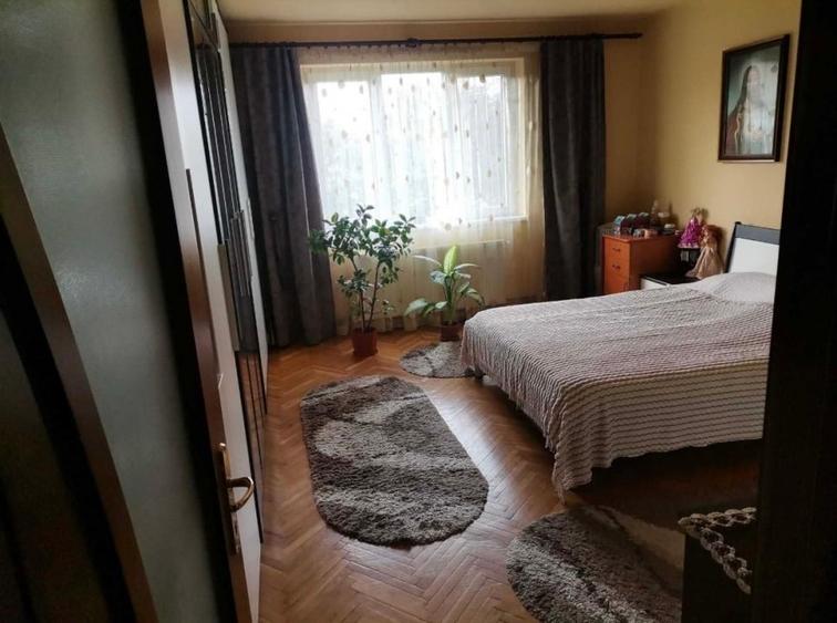 Apartament cu 4 camere decomandat, mobilat în Independenței