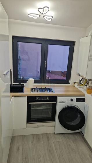 Apartament cu 2 camere semidecomandat, mobilat în Turda