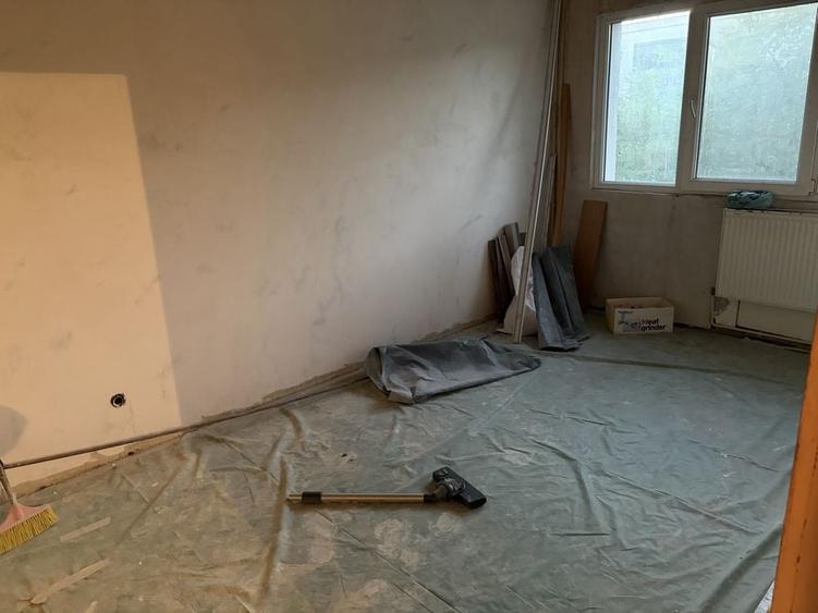 Apartament cu 3 camere semidecomandat în Militari