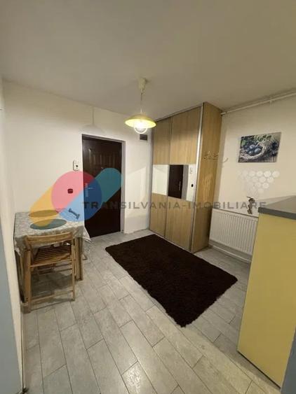 Apartament cu 2 camere semidecomandat, mobilat în Florești