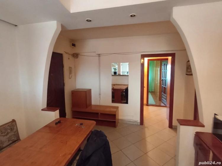 Apartament cu 3 camere decomandat în Lunei