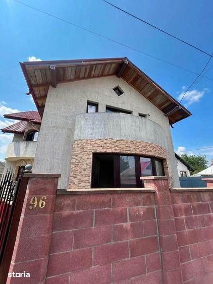 Casă cu 5 camere cu Teren 590 Mp în Central
