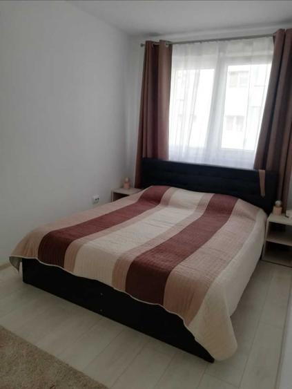 Apartament cu 3 camere semidecomandat în Decebal