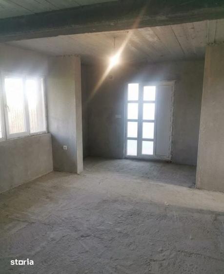 Casă cu 5 camere cu Teren 388 Mp în Șimnicu de Sus
