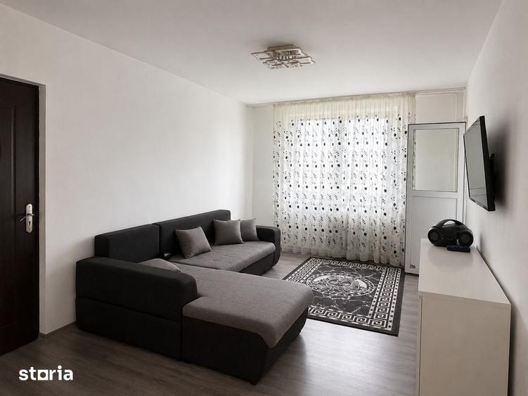 Apartament cu 4 camere decomandat în Tei
