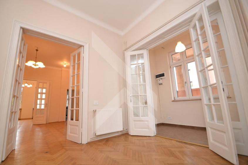 Apartament cu 4 camere decomandat în Cotroceni