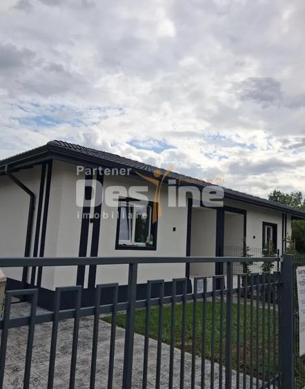 Casă individuală cu 3 camere cu Canalizare în Sânmihaiu Român
