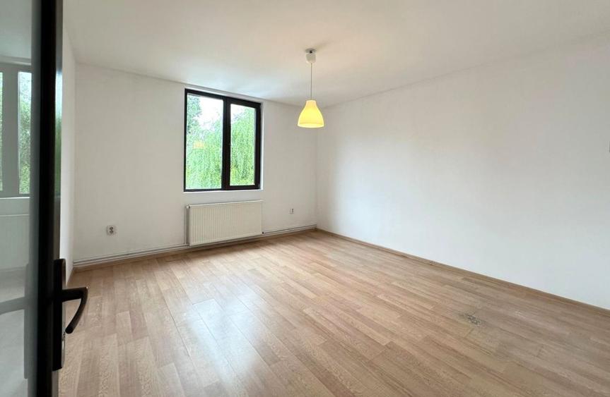 Casă individuală cu 4 camere cu Canalizare în Băneasa