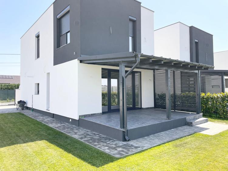 Duplex cu 5 camere cu Canalizare în Moșnița Nouă