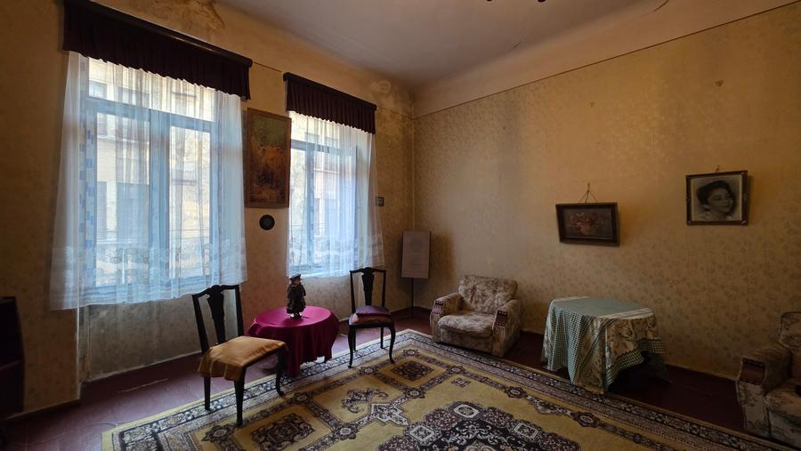 Apartament cu 4 camere semidecomandat în Universitate