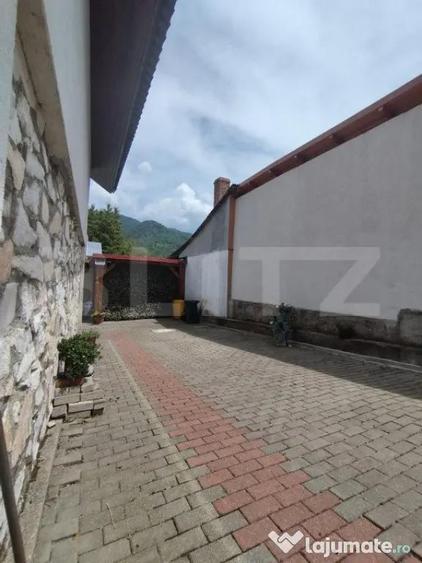 Casă cu 7 camere cu Teren 440 Mp în Poiana