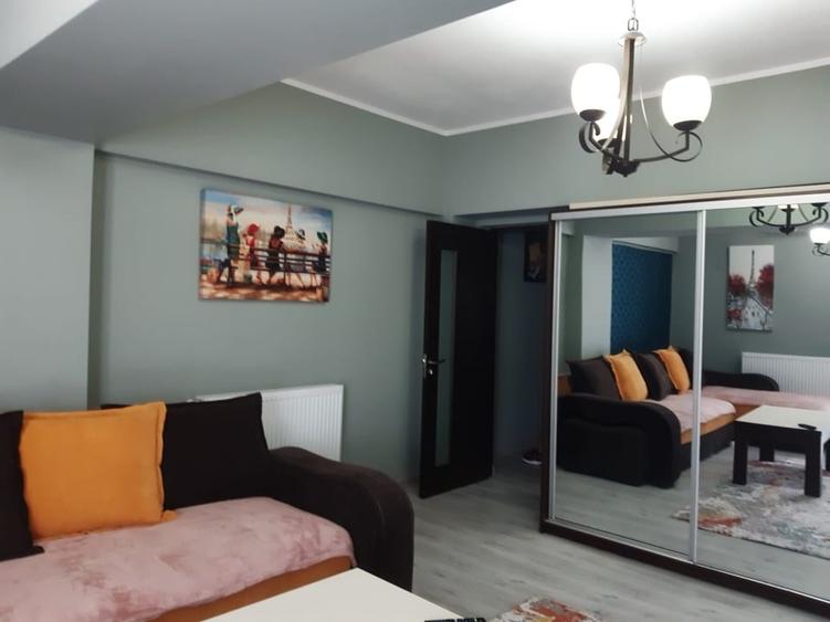 Apartament cu 2 camere semidecomandat, mobilat în Tomis Nord