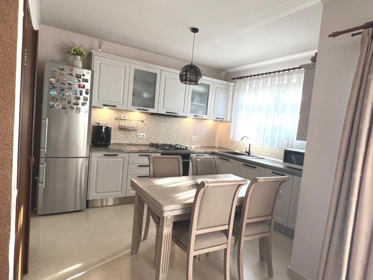 Duplex cu 4 camere cu Teren 250 Mp în Cetate