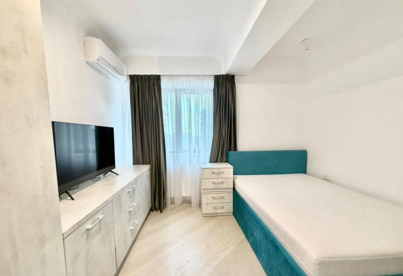 Apartament cu 3 camere semidecomandat în Pipera