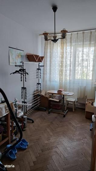 Apartament cu 4 camere în Obor