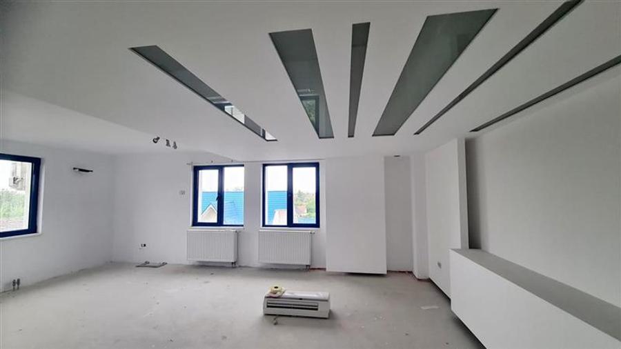 Spațiu comercial, de 660 mp, în Fratelia