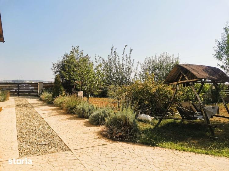 Casă cu 8 camere cu Teren 1481 Mp în Sântandrei