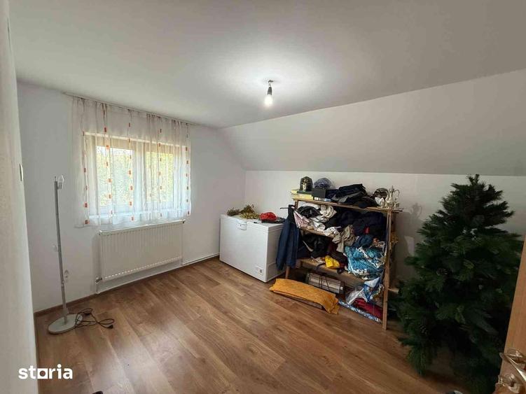 Casă cu 5 camere cu Teren 1000 Mp în Mărgineni