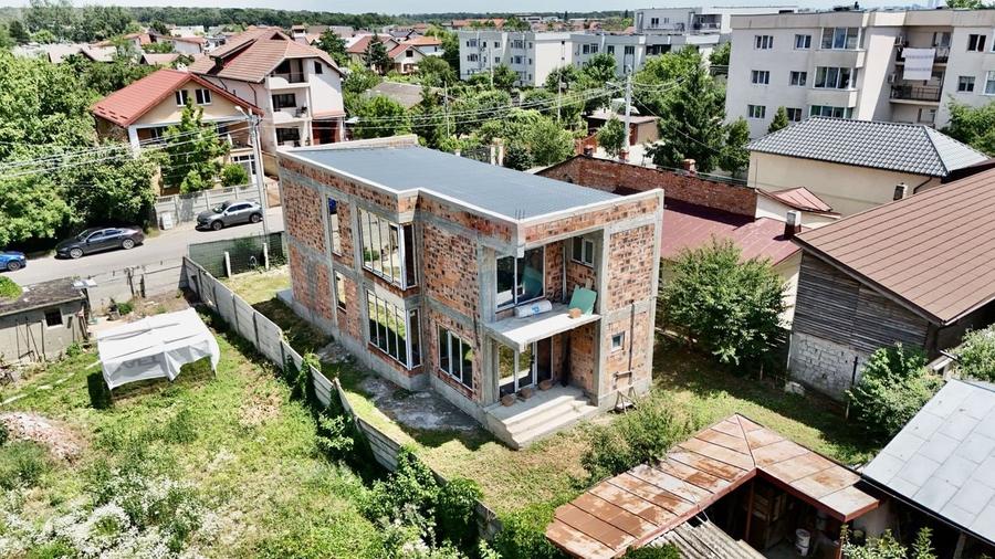 Casă individuală cu 5 camere cu Teren 400 Mp în Ultracentral