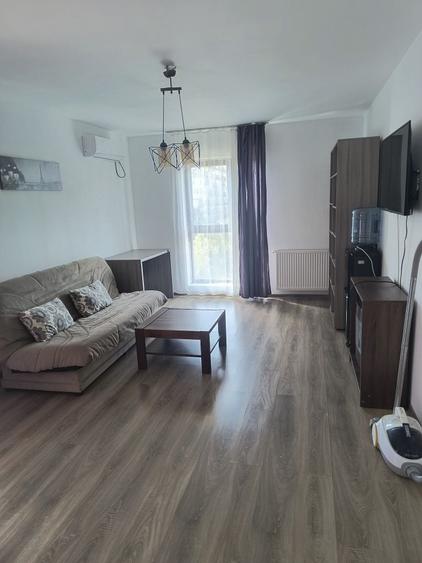 Apartament cu 2 camere decomandat în Roșu