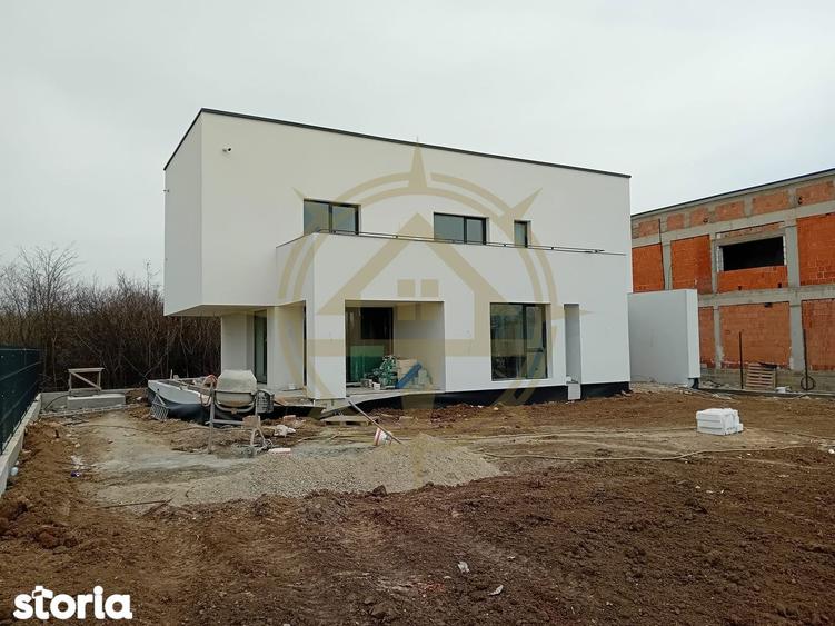 Casă cu 5 camere cu Teren 600 Mp în Balotești