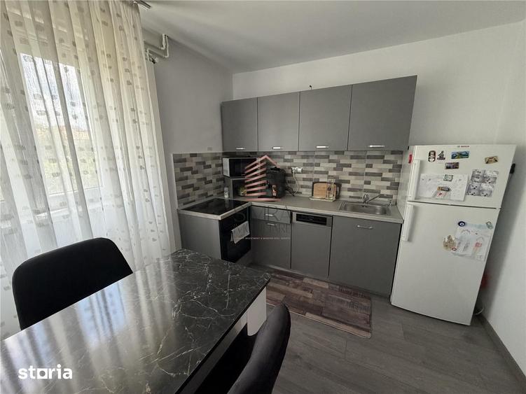 Apartament cu 4 camere decomandat în Central