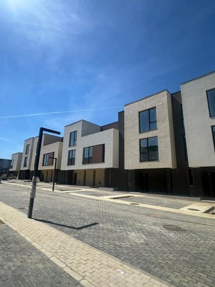 Casă individuală cu 5 camere cu Canalizare în Central