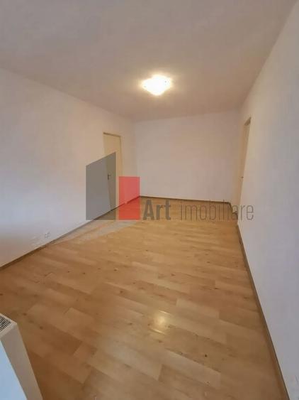 Apartament cu 2 camere semidecomandat, mobilat în Dristor