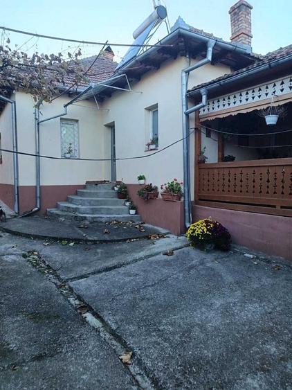 Casă cu 4 camere în Coman