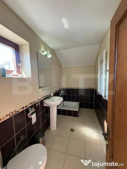 Casă cu 6 camere cu Teren 300 Mp în Central