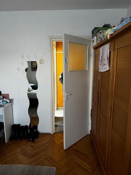 Apartament cu 3 camere decomandat în Cornișa