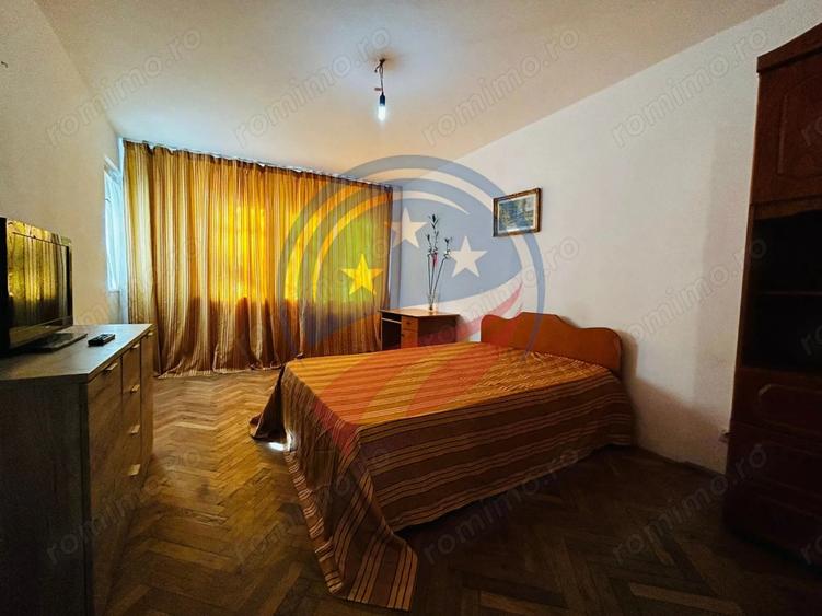 Apartament cu 4 camere decomandat în Central